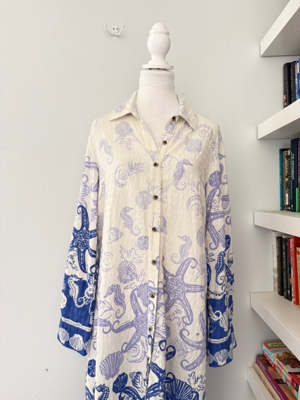 By Anthropologie Shell-Print Button Front Dress in White and Light Blue Small - Picture 5 of 13